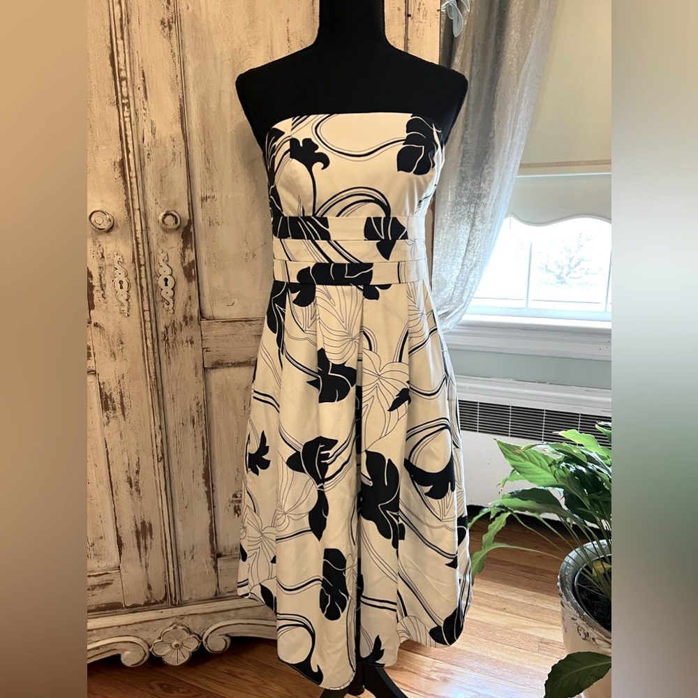 Ann Taylor 100% Silk Strapless floral print Dress. NWT. Midi. Size 2